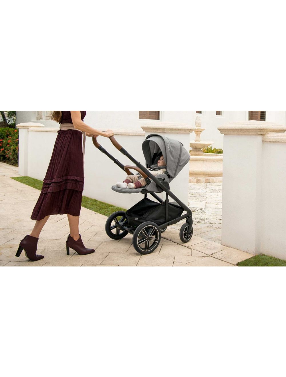New outlet nuna stroller