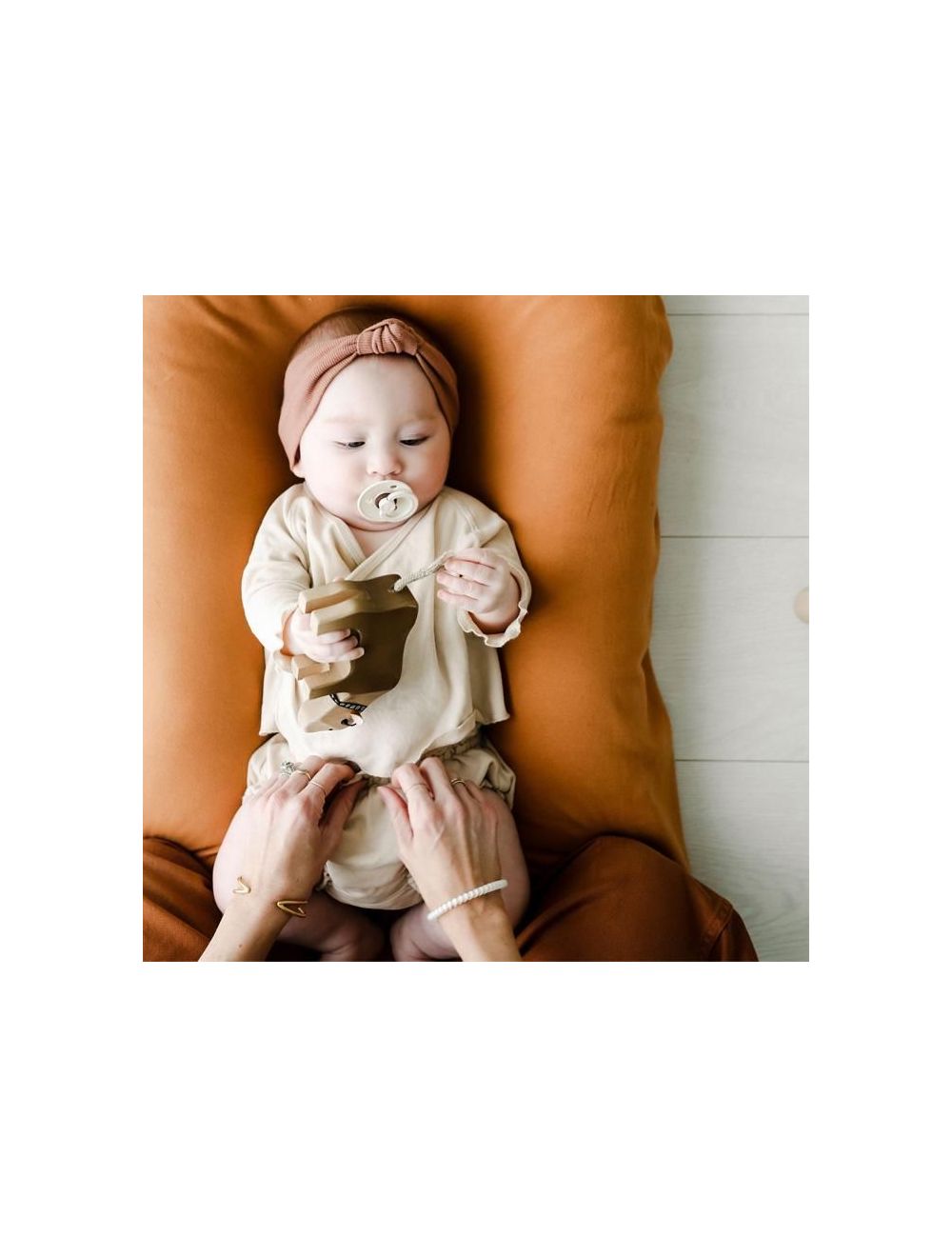 Snuggle me organic sales ember